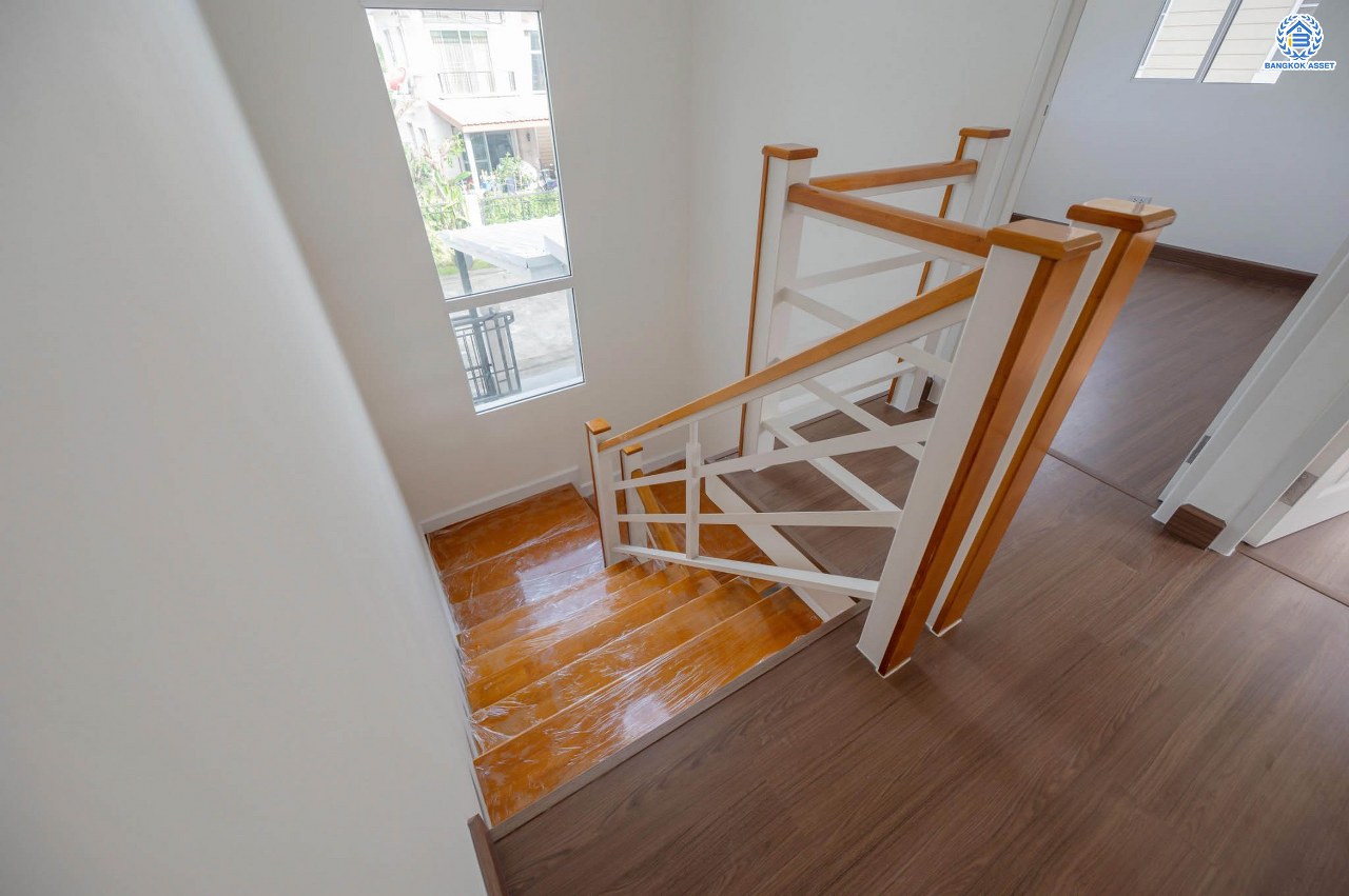 บ้านมือสองตกแต่งใหม่ โครงการ พฤกษาวิลเลจ10 บางใหญ่ หลังมุม เนื้อที่ 61 ตร.ว. ตอบโจทย์ทุกการอยู่อาศัย ฟังก์ชัน 3 ห้องนอน 2 ห้องน้ำ 1 ที่จอดรถ บรรยากาศเป็นส่วนตัว บนทำเลศักยภาพ เชื่อมต่อถนนกาญจนาภิเษก ใกล้เซ็นทรัลเวสต์เกต ทางด่วน "ศรีรัช" และรถไฟฟ้า "สถานีตลาดบางใหญ่"